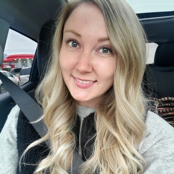 Meet your Posher, Aina - Picture 1 of 3